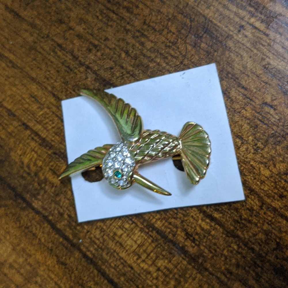 Small Gold tone Hummingbird Brooch